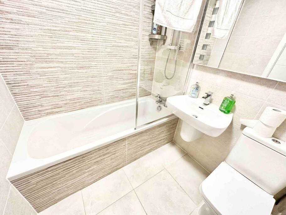 Paradigm House, Stunning 2-Bedroom Apartment 1, Free Parking, Оксфорд Екстер'єр фото